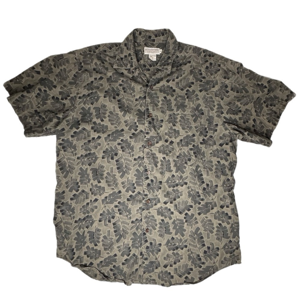 Vintage Banana Republic Safari and Travel Clothing Co.  90’s camp shirt size M